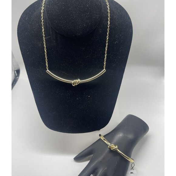 The Limited Gold Tone Knot Carved Necklace With Matching Bracelet New - Picture 1 of 7